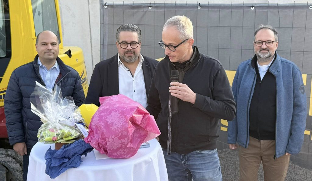 Hotlier Oliver Späth und Bauunternehmer Christian Stein feiern Grundsteinlegung in Bad Windsheim