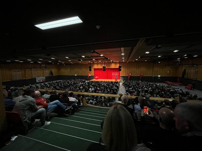 WhatsApp Bild 2025-11-11 um 20.42.11_eeecc0b3 Blick von den oberen Rängen in die Markgrafenhalle Neustadt/Aisch