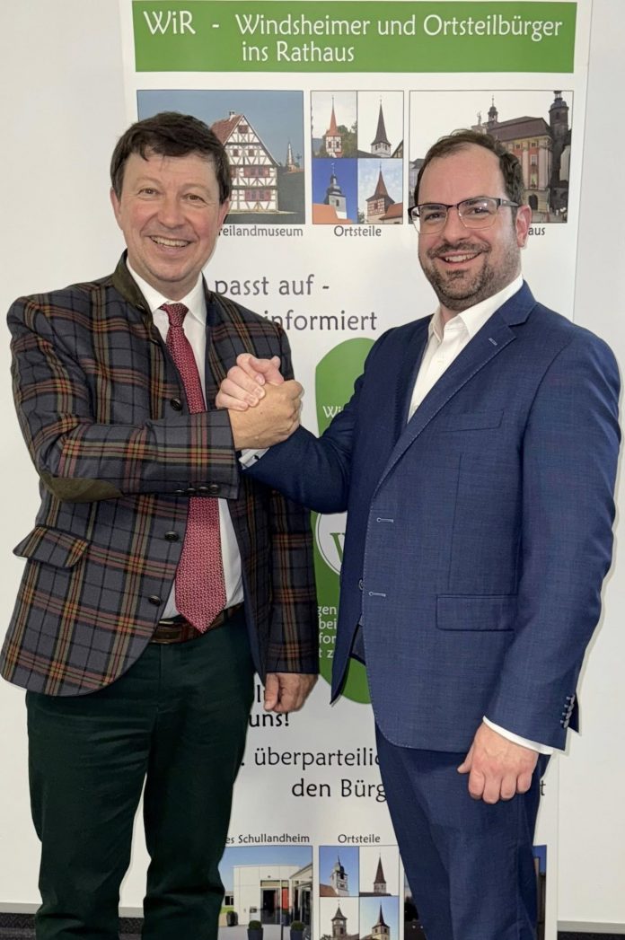 606405351_3183487885154298_5081381719002964915_n Jürgen Heckel und Dr. Christian Enz schütteln sich die Hände