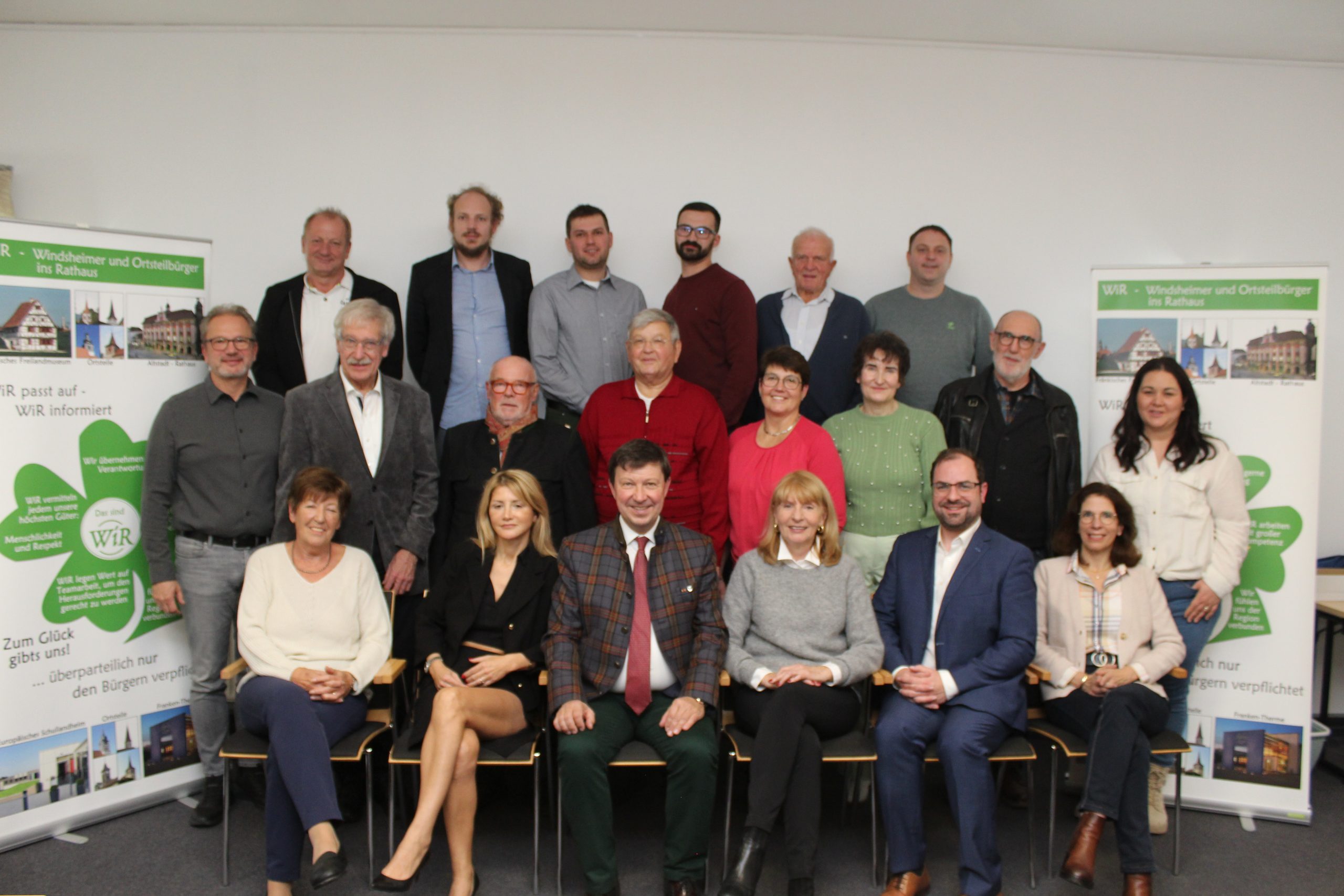 Gruppenfoto von Bürgermeister Jürgen Heckel mit den Stadtratskandidaten der Liste WiR